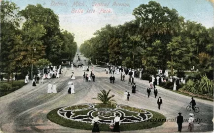 Postcard - Detroit, Mich., Central Avenue, Belle Isle Park.