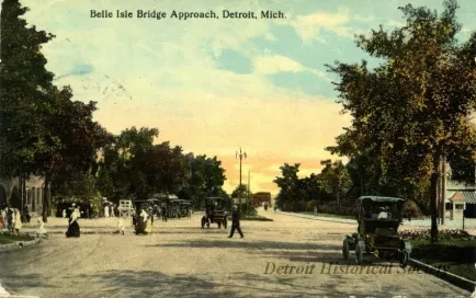 Postcard - Belle Isle Bridge Approach, Detroit, Mich.