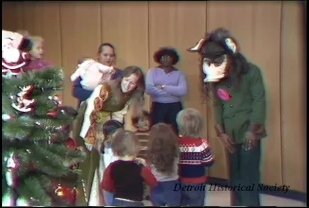 U-Matic - Noel Night B-Roll
Santa and Christmas Tree Decorations at Cultural Center
Children
Art Card & Music
Dec. 1981, 18 min.