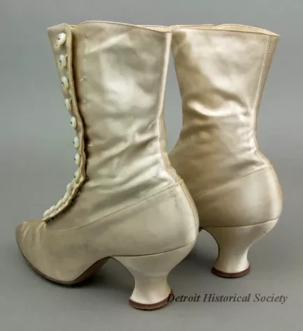Shoe