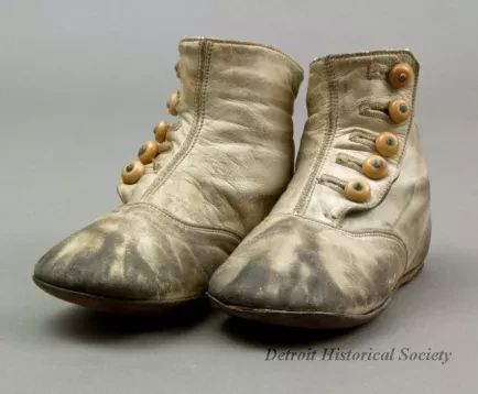 Shoe
