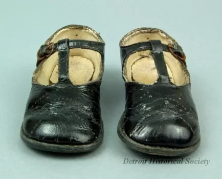 Shoe