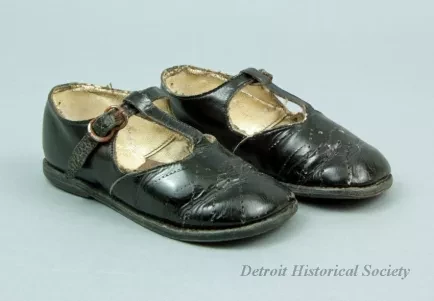 Shoe