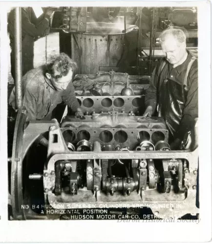 Stereograph - Hudson Super-Six Cylinders Are Mounted In A Horizontal Position, Hudson Motor Car Co, Detroit, USA