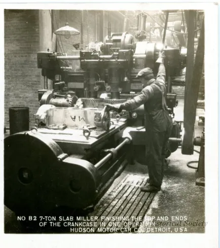 Stereograph - 7-Ton Slab Miller Finishing The Top And Ends Of The Crankcase In One Operation, Hudson Motor Car Co, Detroit, USA