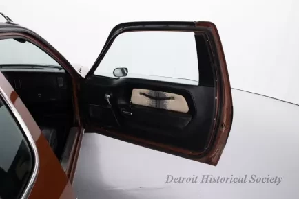 Automobile - 1975 American Motors 2-Door Pacer - Dhs_1982_068_001_arceye_user_06