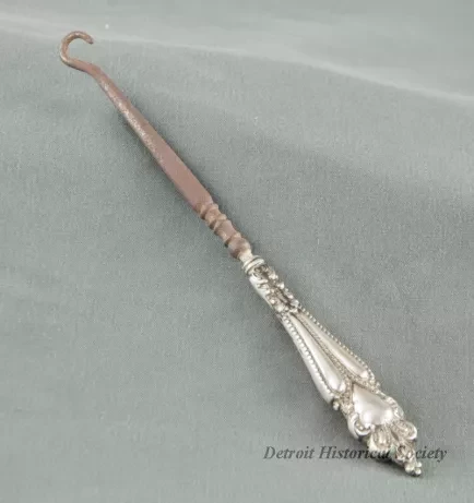 Buttonhook