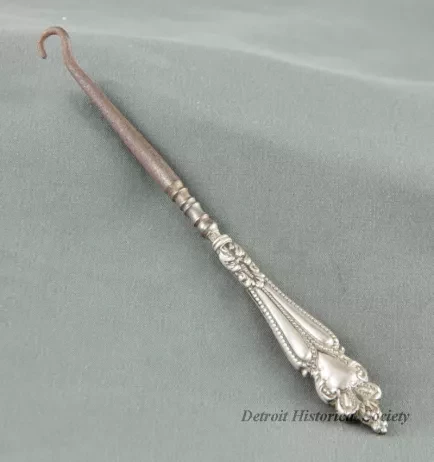 Buttonhook