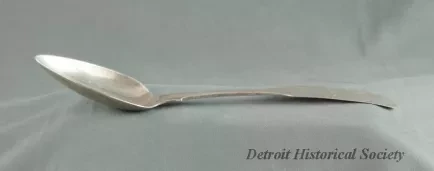 Spoon, Serving