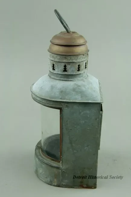 Lantern, Ship's