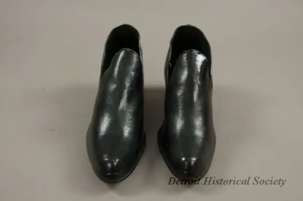 Shoe