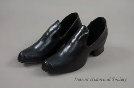 Shoe