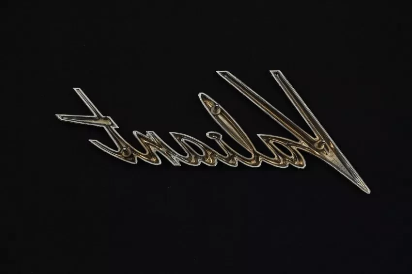 Emblem, Automotive
