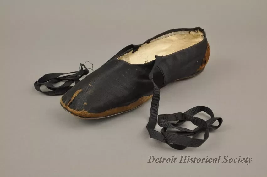Shoe