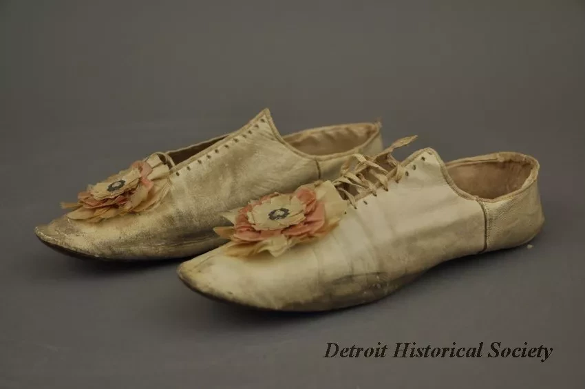 Shoe