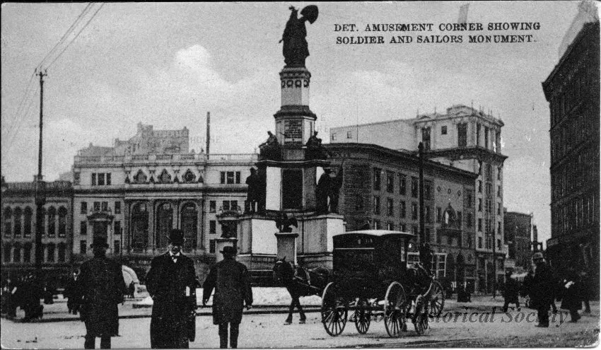 Postcard - Det. Amusement Corner Showing Soldier and Sailors Monument.