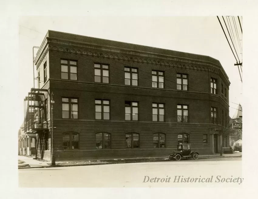 Binder, Post - Appraisal of Buildings for Michigan Bell Telephone Co. 
by Albert Kahn, Inc.