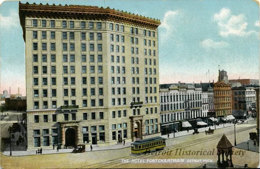 Postcard - The Hotel Pontchartrain, Detroit, Mich.