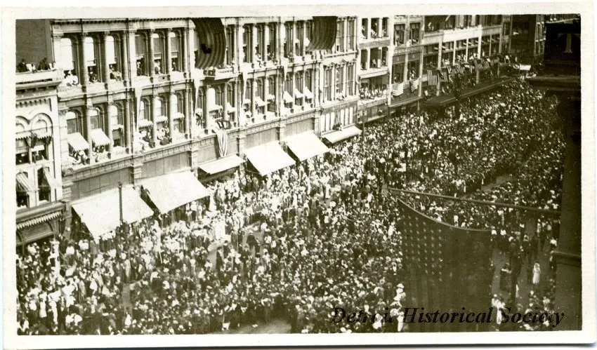 Postcard - Parade