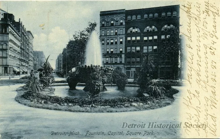 Postcard - Detroit, Mich. Fountain, Capitol, Square Park.