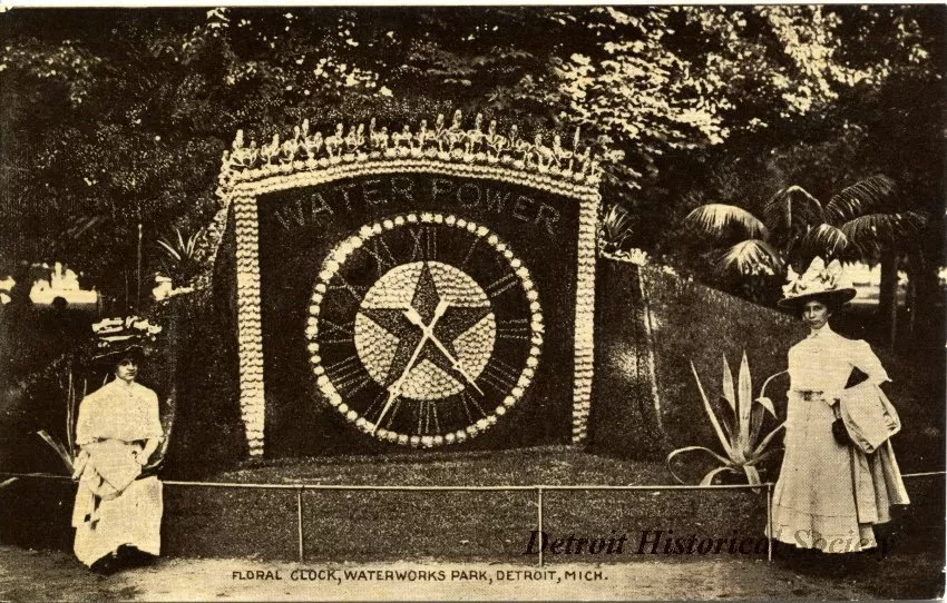 Postcard - Floral Clock, Waterworks Park, Detroit, Mich.