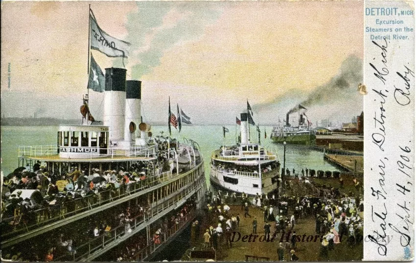 Postcard - Detroit, Mich. Excursion Steamers on the Detroit River.