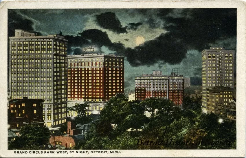 Postcard - Grand Circus Park West, By Night, Detroit, Mich.