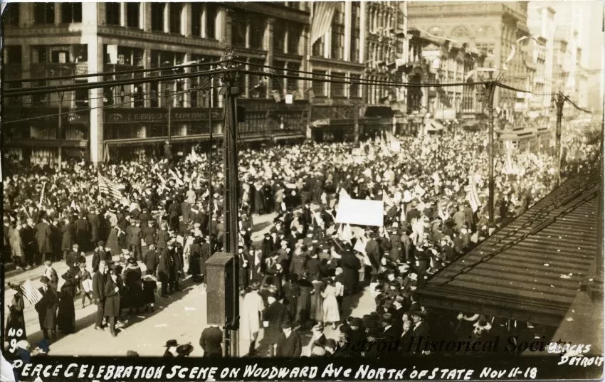 Postcard - Peace Celebration Scene on Woodward Ave North of State, Nov 11-18