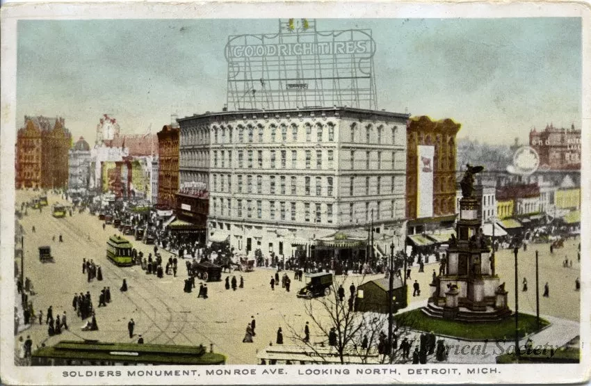 Postcard - Soldiers Monument, Monroe Ave. Looking North, Detroit, Mich.