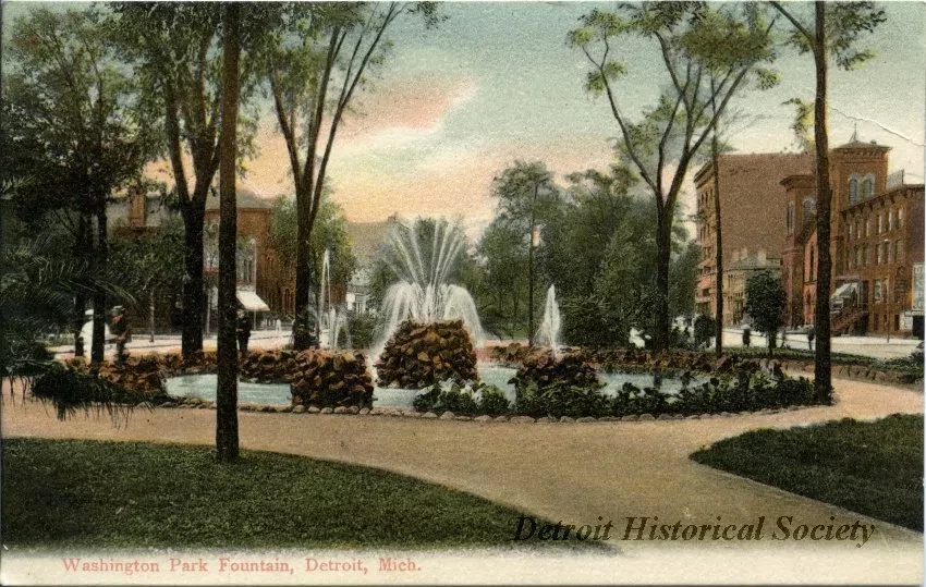 Postcard - Washington Park Fountain, Detroit, Mich.