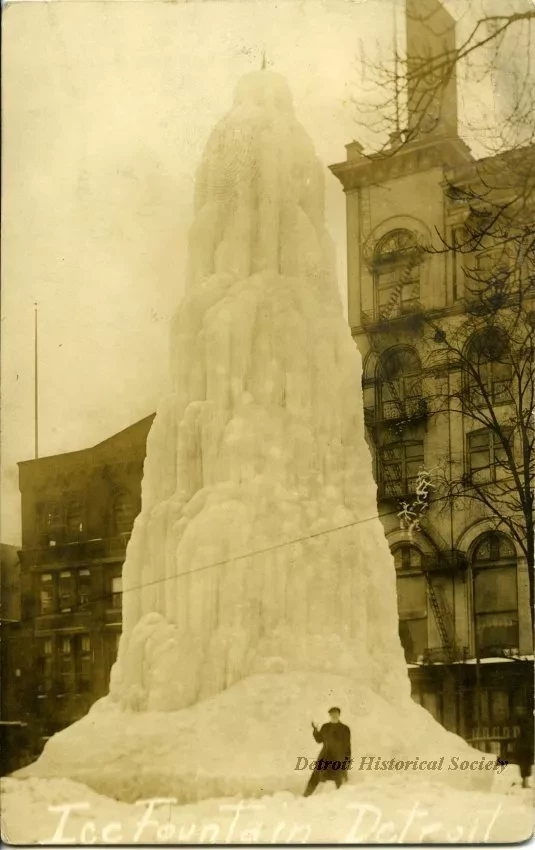 Postcard - Ice Fountain, Detroit