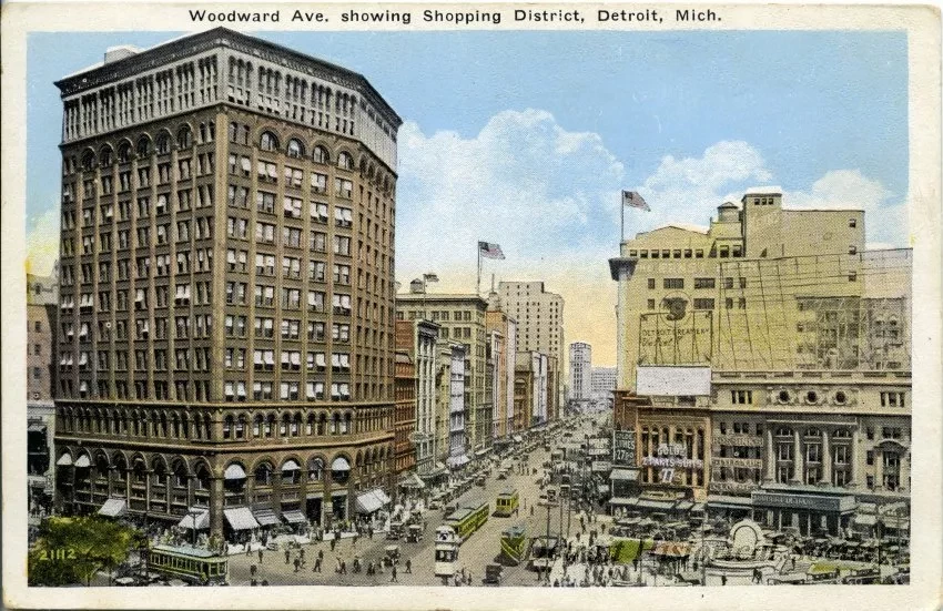 Postcard - Woodwad Ave. showing Shopping District, Detroit, Mich.