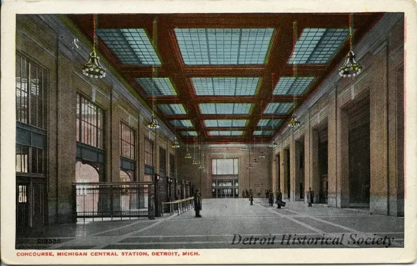 Postcard - Concourse, Michigan Central Station, Detroit, Mich.