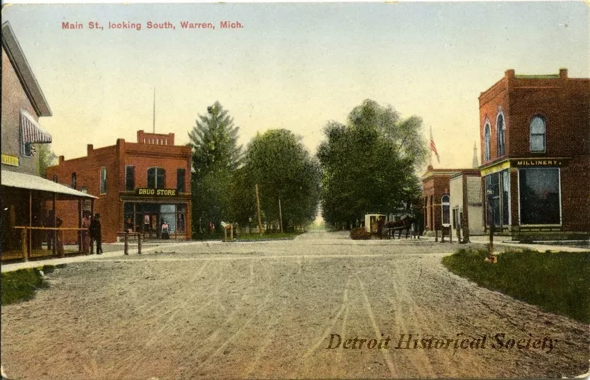 Postcard - Main St., looking South, Warren, Mich.