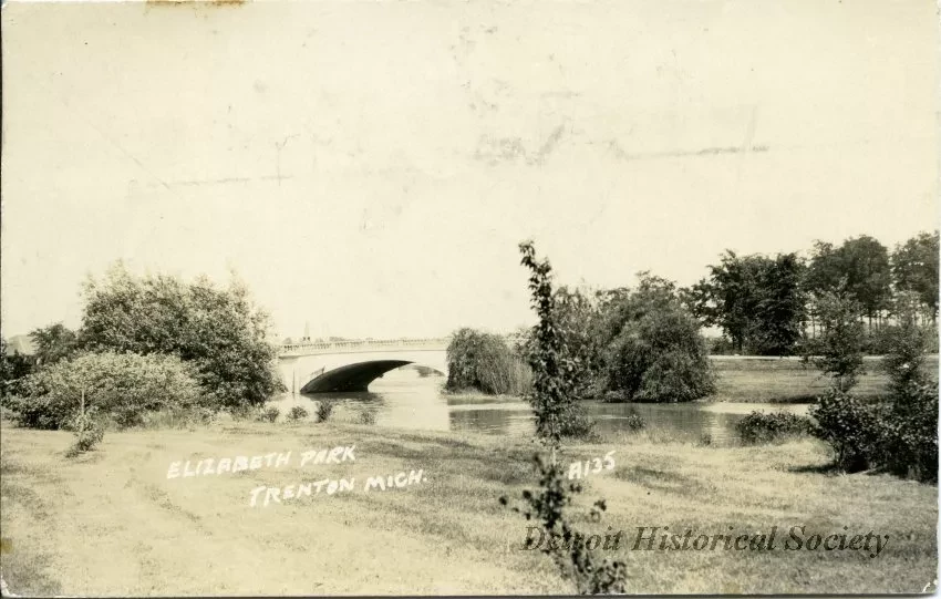Postcard - Elizabeth Park, Trenton, Mich.