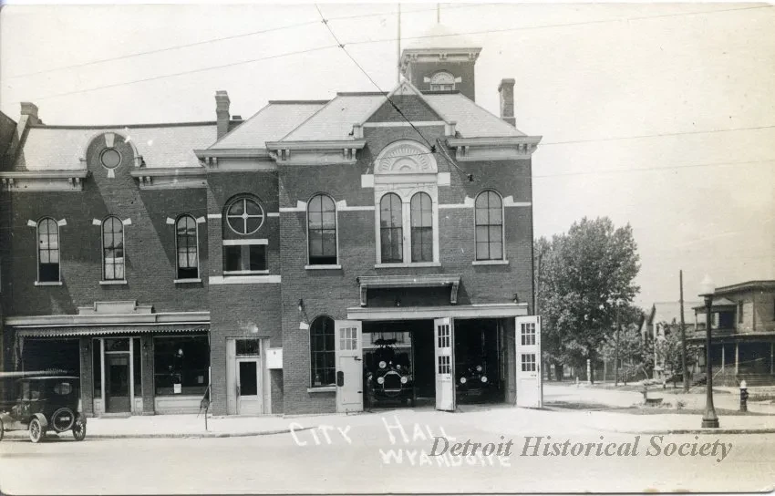 Postcard - City Hall, Wyandotte