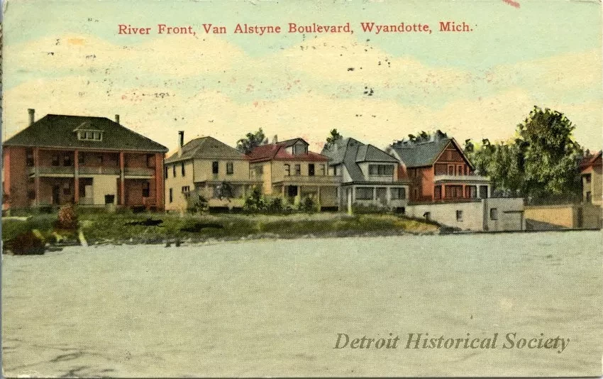 Postcard - River Front, Van Alstyne Boulevard, Wyandotte, Mich.