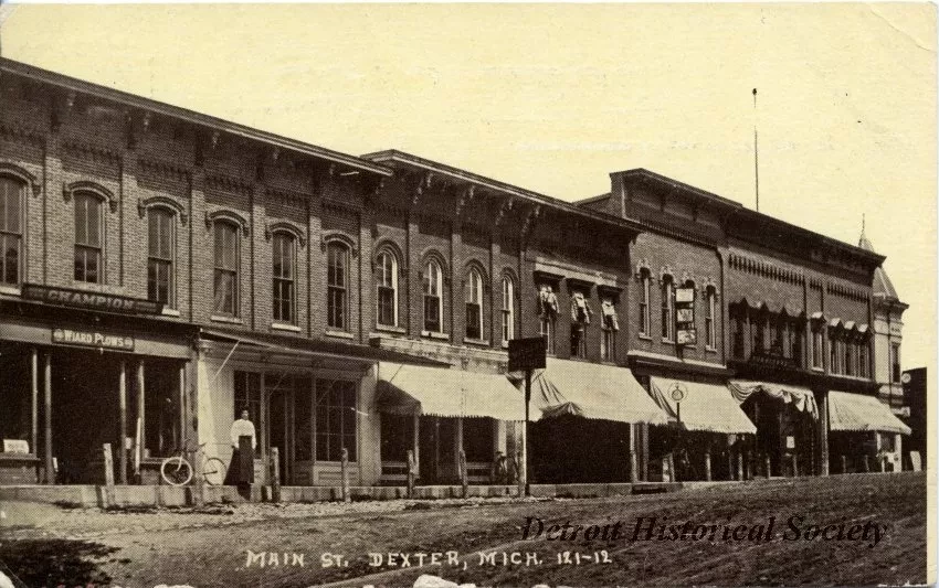 Postcard - Main St. Dexter, Mich.