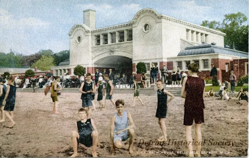 Postcard - Bath House, Belle Isle, Detroit, Mich.