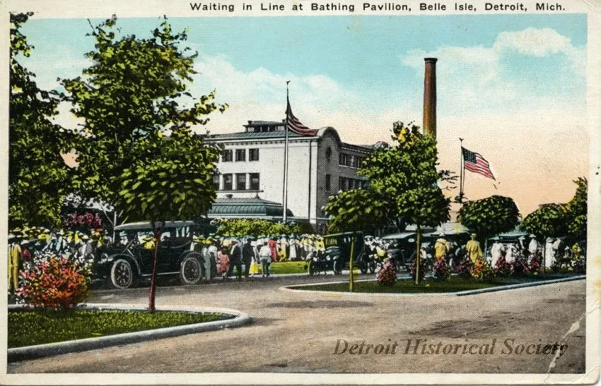 Postcard - Waiting in Line at Bathing Pavilion, Belle Isle, Detroit, Mich.