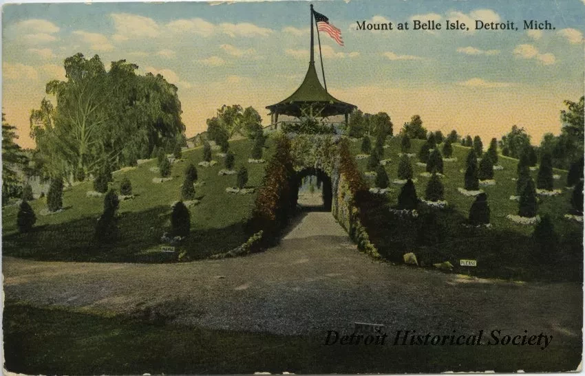 Postcard - Mount at Belle Isle, Detroit, Mich.