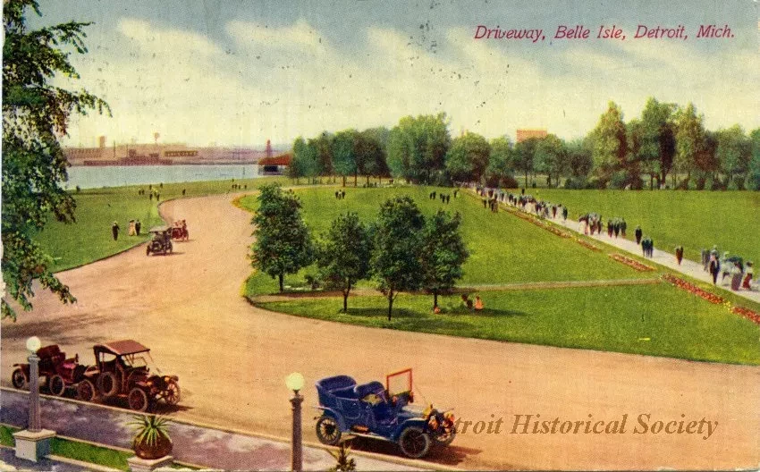 Postcard - Driveway, Belle Isle, Detroit, Mich.