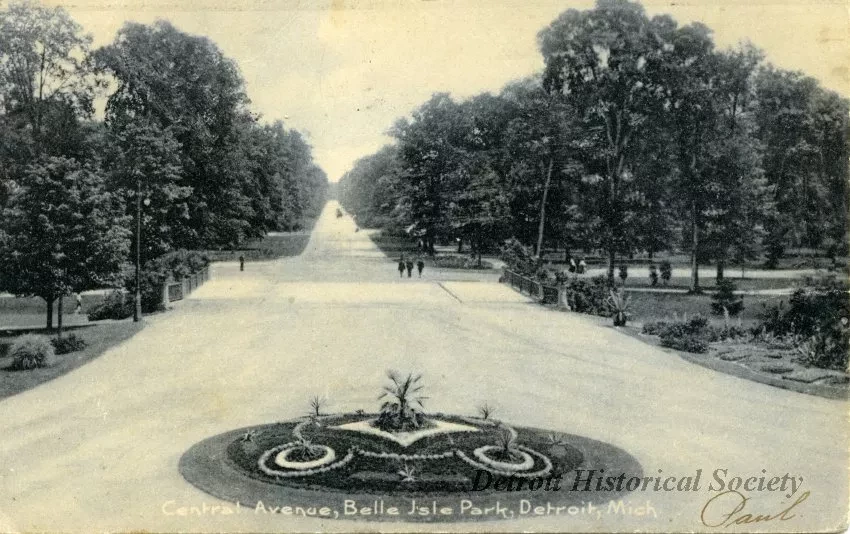 Postcard - Central Avenue, Belle Isle Park, Detroit, Mich.