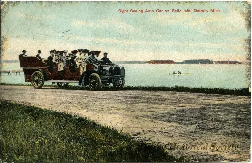 Postcard - Sight Seeing Auto Car on Belle Isle, Detroit, Mich.