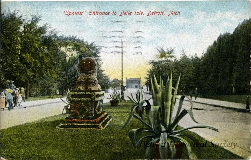 Postcard - "Sphinx" Entrance to Belle Isle, Detroit, Mich.