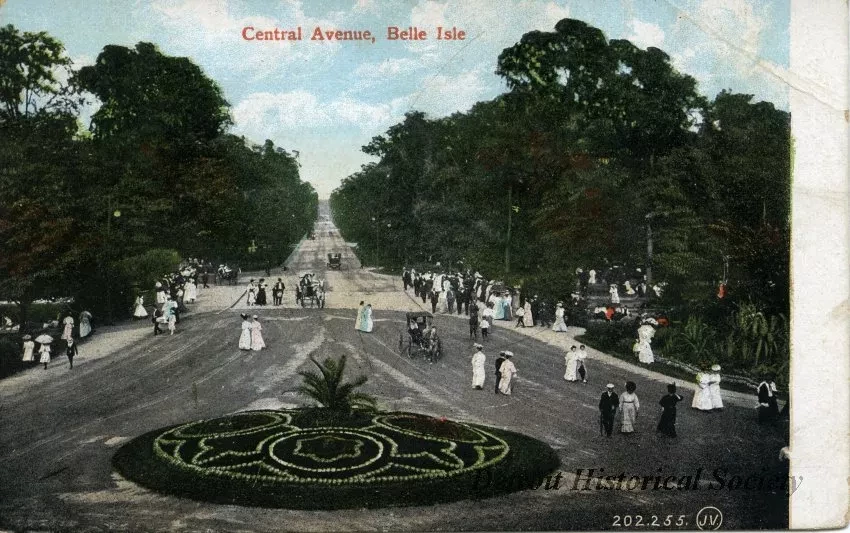 Postcard - Central Avenue, Belle Isle