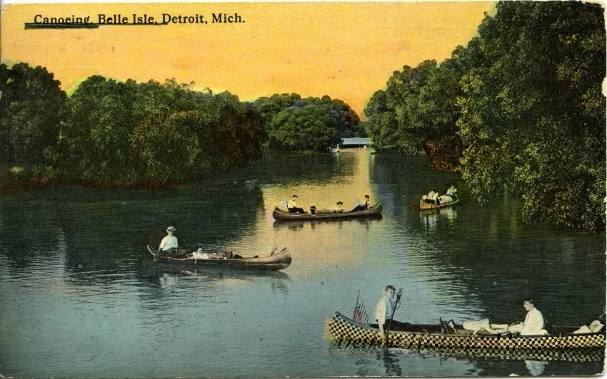 Postcard - Canoeing, Belle Isle, Detroit, Mich.