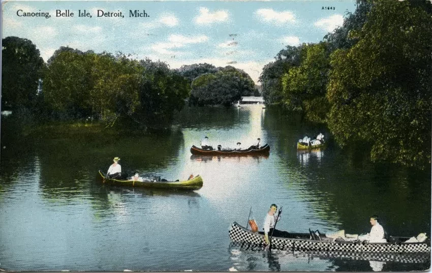 Postcard - Canoeing, Belle Isle, Detroit, Mich.