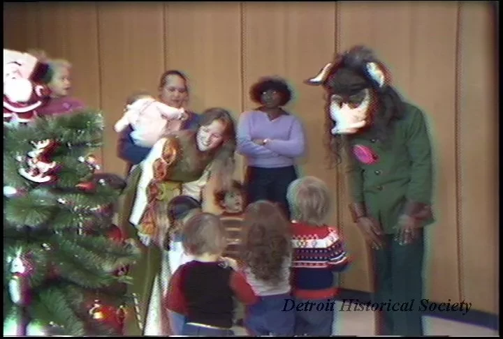 U-Matic - Noel Night B-Roll
Santa and Christmas Tree Decorations at Cultural Center
Children
Art Card & Music
Dec. 1981, 18 min.