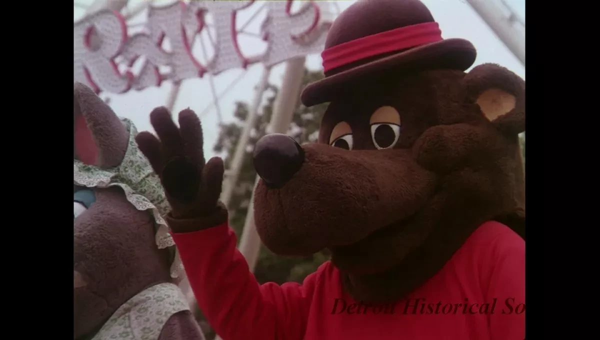 Film, Motion Picture - W.O. 32072 The II Boblo Dailies.  2.  Entertainment C.U. Bea[]